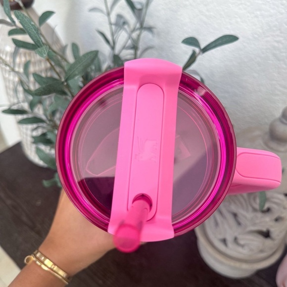 Stanley x Wicked Glinda Limited Edition 40oz - Picture 6 of 7